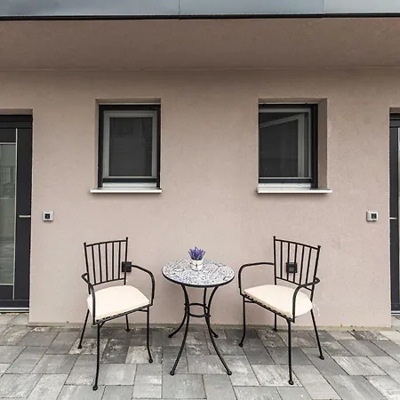Apartment Stunning In Kastel Novi With Wifi Kastela
