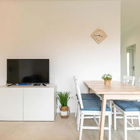 Awesome In Kastel Novi Apartamento Kaštela
